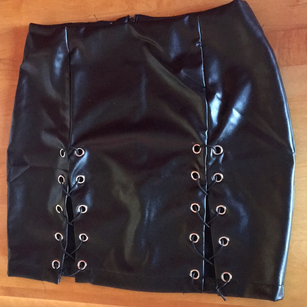 'Mikaela' Skirt - Picture 3 of 3